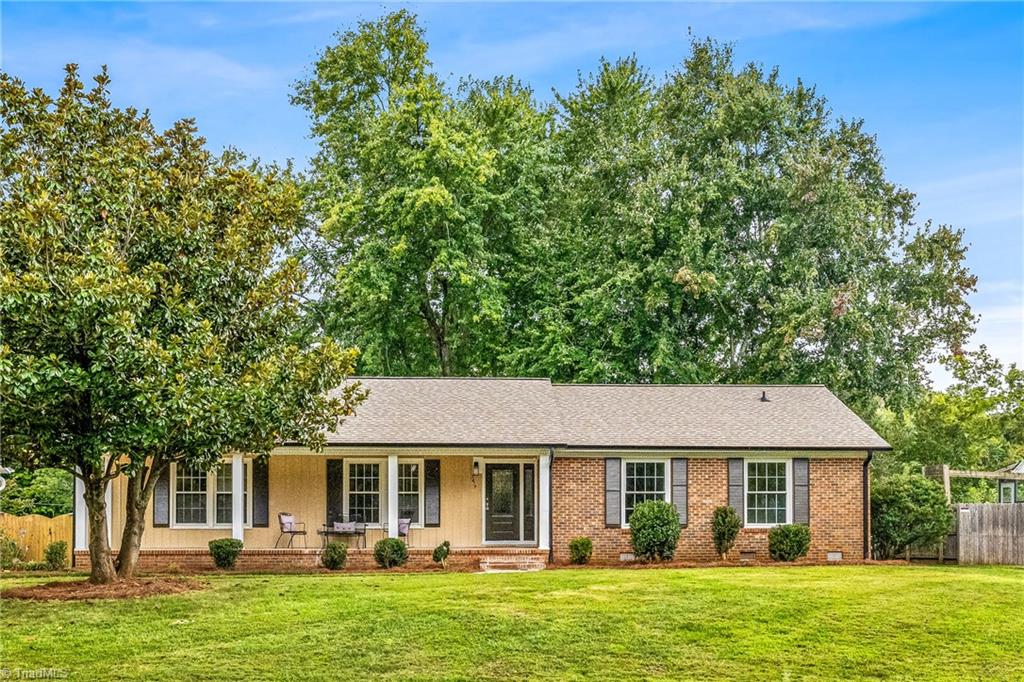 Glouchester Ln, Greensboro, NC 27410