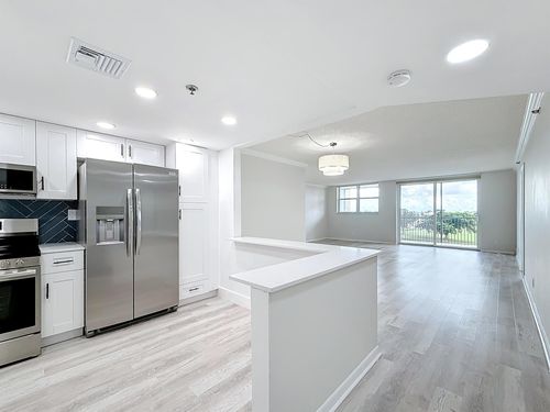 apt-606-3150 W Rolling Hills Cir, Davie, FL, 33328-1966 | Card Image