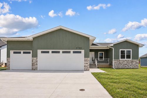 3732 Broomfield Dr, Cedar Falls, IA, 50613-9248 | Card Image