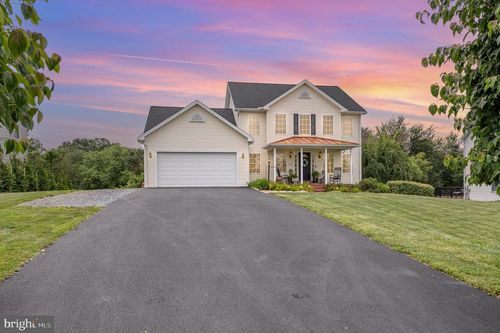 210 Sunset Dr, Mount Holly Springs, PA, 17065-1829 | Card Image