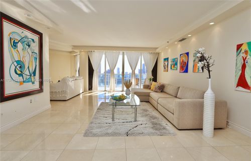 2402-4000 Island Blvd, Aventura, FL, 33160 | Card Image