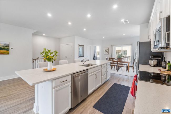 B - 802 Wesley Ln, Condo with 3 bedrooms, 3 bathrooms and null parking in CHARLOTTESVILLE VA | Image 6