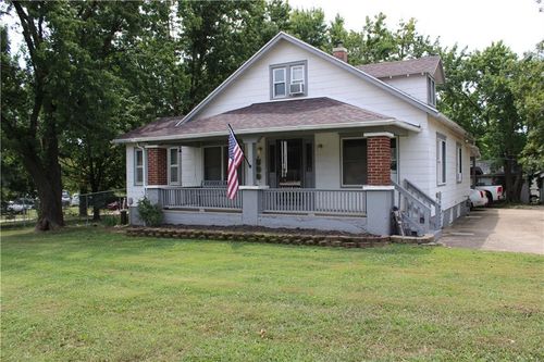 104 E 4th St, Stover, MO, 65078-0927 | Card Image