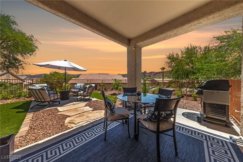 550 Kings Links St, Henderson, NV, 89012-6107 | Card Image