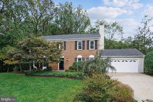 9813 Fosbak Dr, VIENNA, VA, 22182-1943 | Card Image