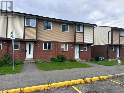1352 Foxwell St, Gloucester, ON, K1B5J2 | Card Image