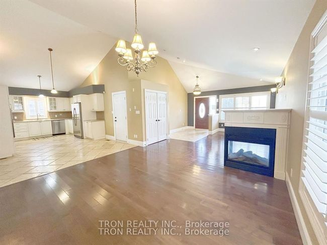 888 Barbados St, House other with 4 bedrooms, 3 bathrooms and 4 parking in Oshawa ON | Image 5