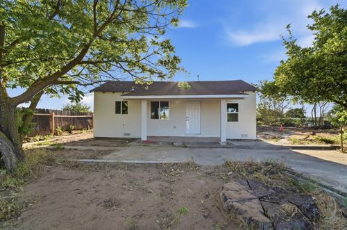 696 Pedersen Rd, Oakdale, CA, 95361-8620 | Card Image