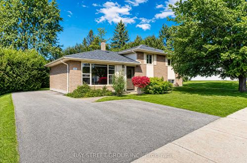 35 Kemano Rd, Aurora, ON, L4G2Y5 | Card Image