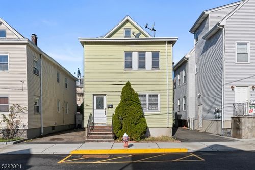 5 Edison Pl, East Rutherford, NJ, 07073-1806 | Card Image