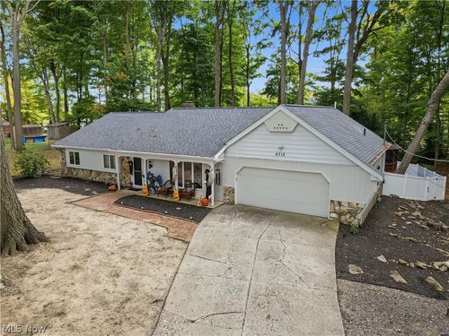 4710 Young Rd, Stow, OH, 44224-2113 | Card Image