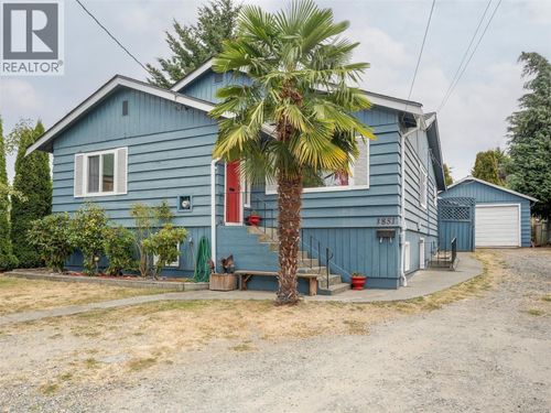 3851 Douglas St, Victoria, BC, V8X5L3 | Card Image