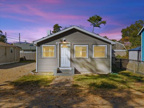 8 Charles St, Wareham, MA, 02571-2774 | Card Image