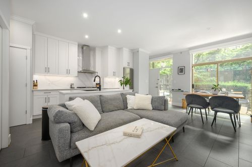 987 Richards St, Vancouver, BC, V6B3B6 | Card Image