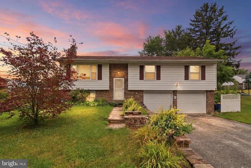 2708 Sunset Ln, YORK, PA, 17408-9565 | Card Image