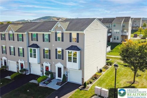9 Red Rose Ln, Palmer Twp, PA, 18045-6105 | Card Image