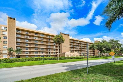 706 - 4570 Nw 18th Avenue, Condo with 2 bedrooms, 2 bathrooms and null parking in Deerfield Beach FL | Image 1