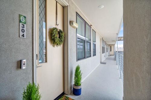 b304-2401 Crawford St, Houston, TX, 77004-1034 | Card Image