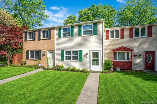 102 Hill Spur, Calverton, NY, 11933-1710 | Card Image
