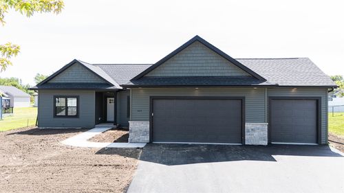 425 Village Ln, Ripon, WI, 54971-5600 | Card Image