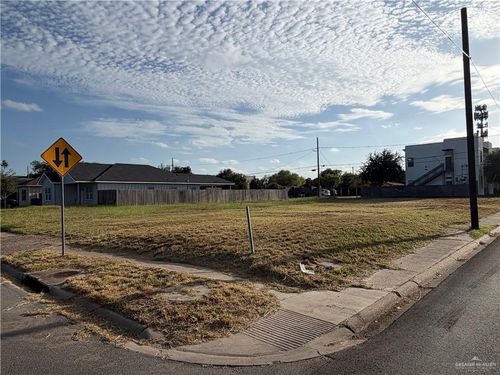 800 S 15th St, McAllen, TX, 78501-5241 | Card Image