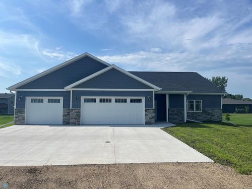 305 Prairie Dr N, Hankinson, ND, 58041-4020 | Card Image