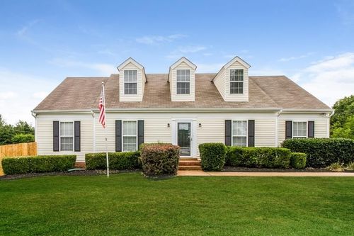 2800 Sutherland Dr, Thompsons Station, TN, 37179-5047 | Card Image