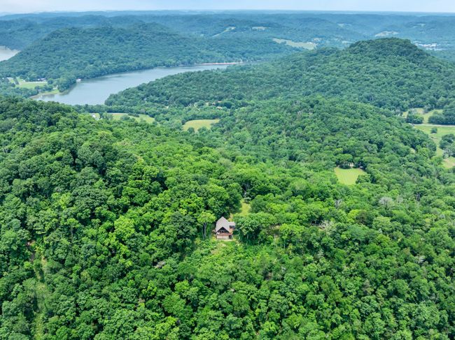 rustic retreat surrounded by natures beauty | Image 4