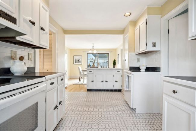 140 Elmwood Rd, House other with 7 bedrooms, 4 bathrooms and 2 parking in Swampscott MA | Image 15