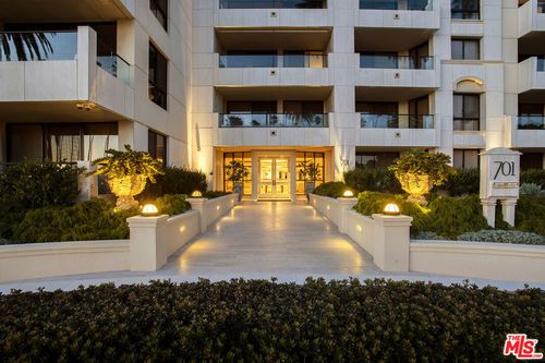 102-701 Ocean Ave, Santa Monica, CA, 90402-1581 | Card Image