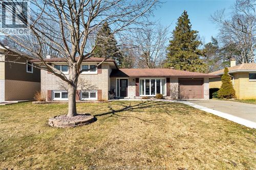 126 Woodlawn Crescent, Kingsville, ON, N9Y1Y6 | Card Image