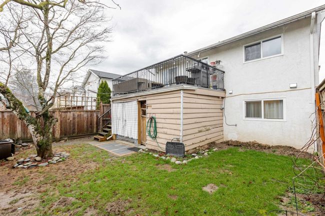 Rear view of house featuring stucco siding and a balcony | Image 31