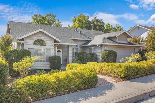 421 Tee Dr, Healdsburg, CA, 95448-5102 | Card Image