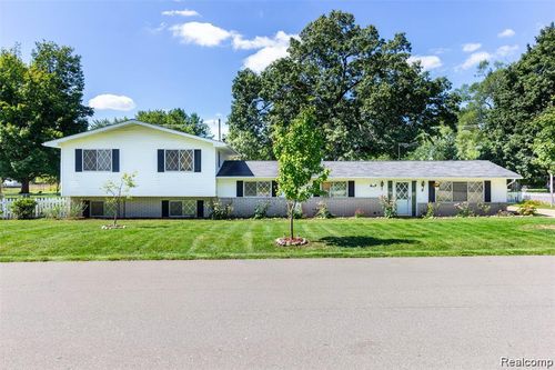 2750 Frankson Ave, Rochester Hills, MI, 48307-4635 | Card Image