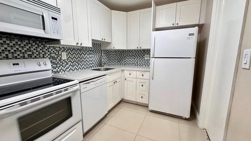 apt-220a-12 Ne 19th Ct, Wilton Manors, FL, 33305-4008 | Card Image