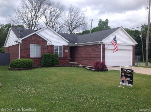32010 Oakcrest Dr, Chesterfield, MI, 48047-4554 | Card Image