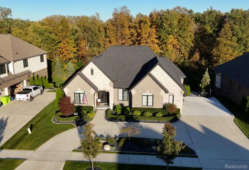 60778 Forest Creek Dr, Washington Twp, MI, 48094-1846 | Card Image