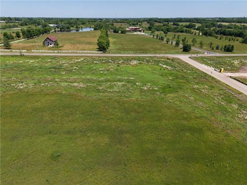 20720 Briar, Stilwell, KS, 66085 | Card Image