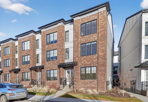 140 Discovery Dr Sw, Calgary, AB, T3H6E9 | Card Image