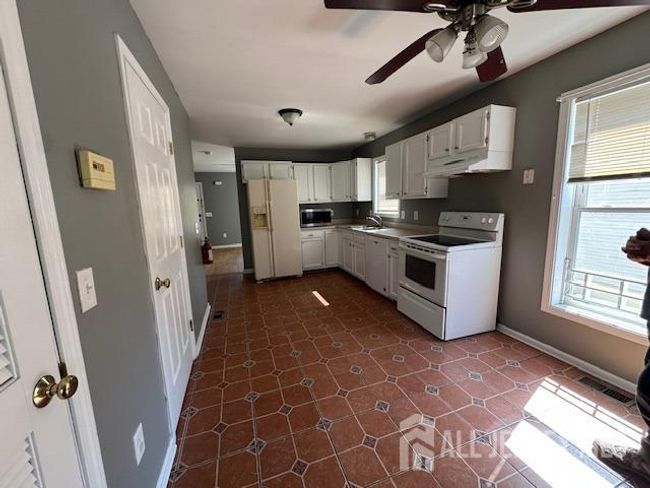 74 W 2 Nd St, Condo with 3 bedrooms, 2 bathrooms and null parking in Bound Brook NJ | Image 10