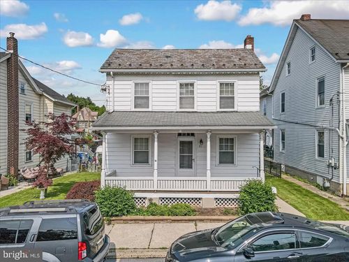311 2nd St, Slatington, PA, 18080-1815 | Card Image