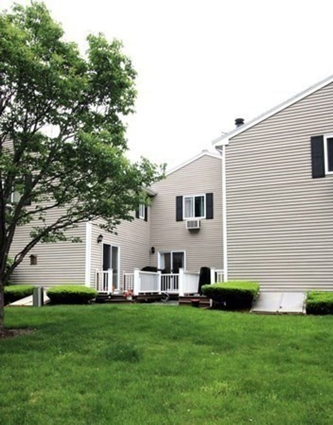 APT-104 - 4 Erick Rd, Condo with 2 bedrooms, 2 bathrooms and 2 parking in Mansfield MA | Image 23