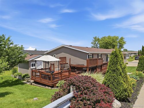 9695 Bloomsbury Cir, Northville, MI, 48167-8601 | Card Image