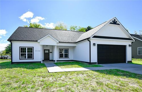 2120 Wythe St, Greensboro, NC, 27401-3728 | Card Image