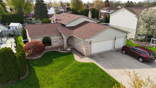 13844 Diversion Dr, Sterling Heights, MI, 48313-4202 | Card Image
