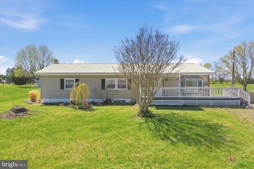 690 Williamson Rd, GREENCASTLE, PA, 17225-9281 | Card Image