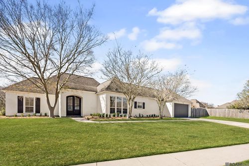 10253 Hillmont Ave, Baton Rouge, LA, 70810-7706 | Card Image