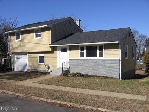 7 W 7th St, BURLINGTON, NJ, 08016-3211 | Card Image