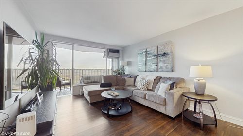 apt-18l-90 Union Tpke, Glendale, NY, 11385-8068 | Card Image