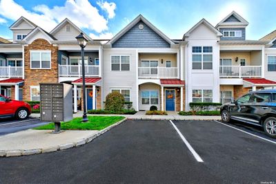 103 - 103 Millie Court, Condo with 2 bedrooms, 2 bathrooms and null parking in Patchogue NY | Image 2